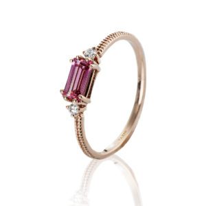 Sortija de turmalina rosa
